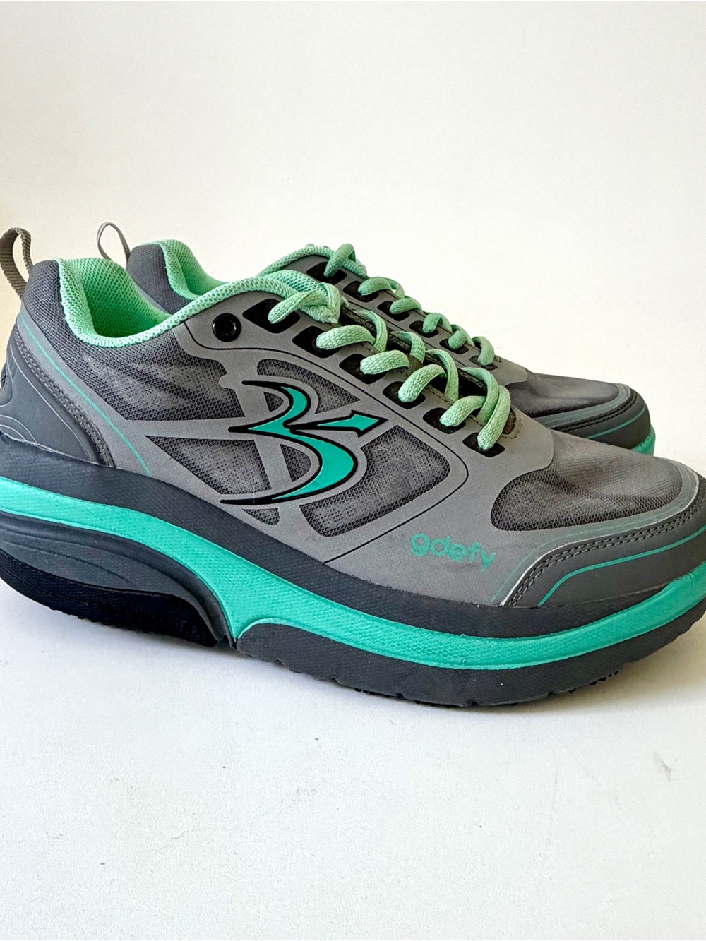 GDefy Gravity Defyer Women’s  Sneakers Sz 8.5 Wide See Tag Comfort Walking Shoe